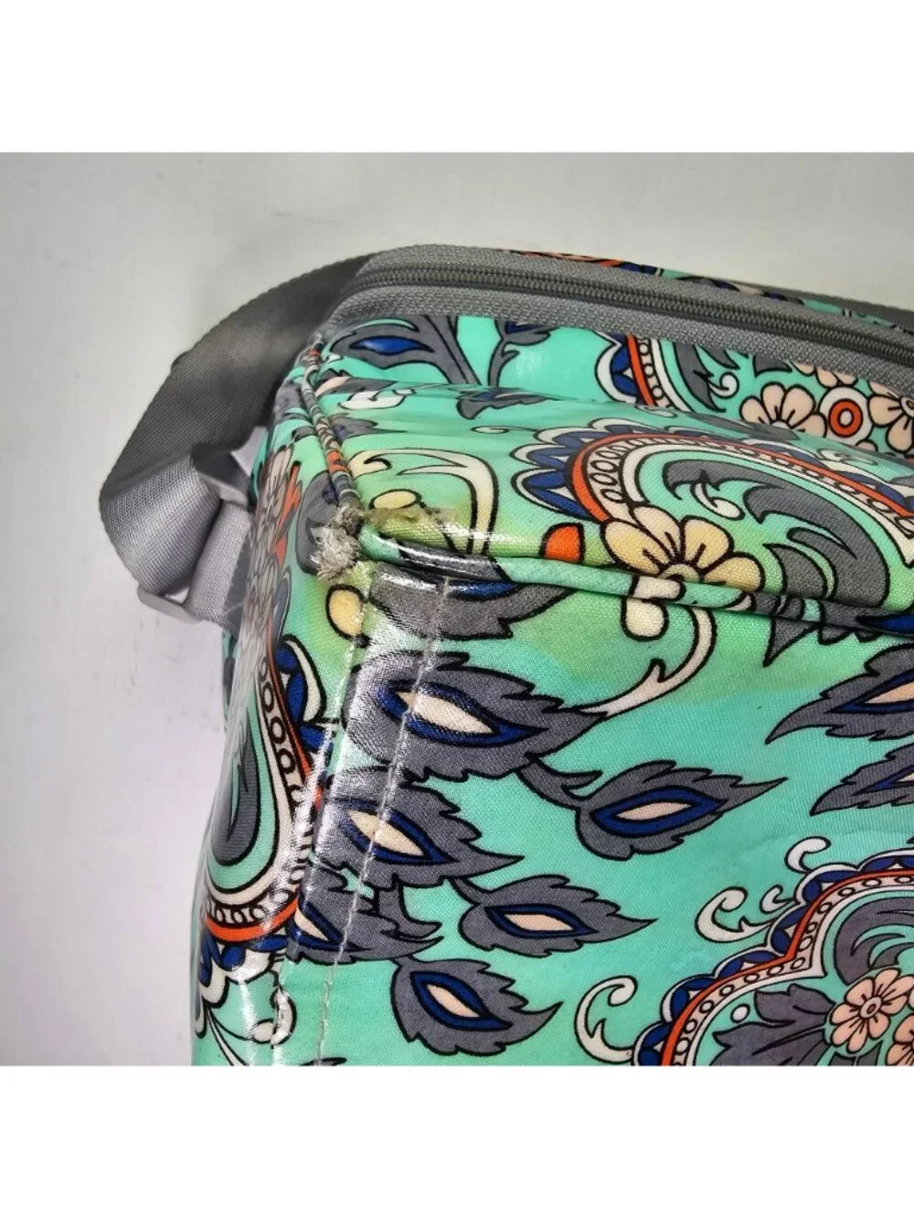 Vera Bradley Insulated Lunch Bag Shoulder Strap Zip Closure 9x7x7
